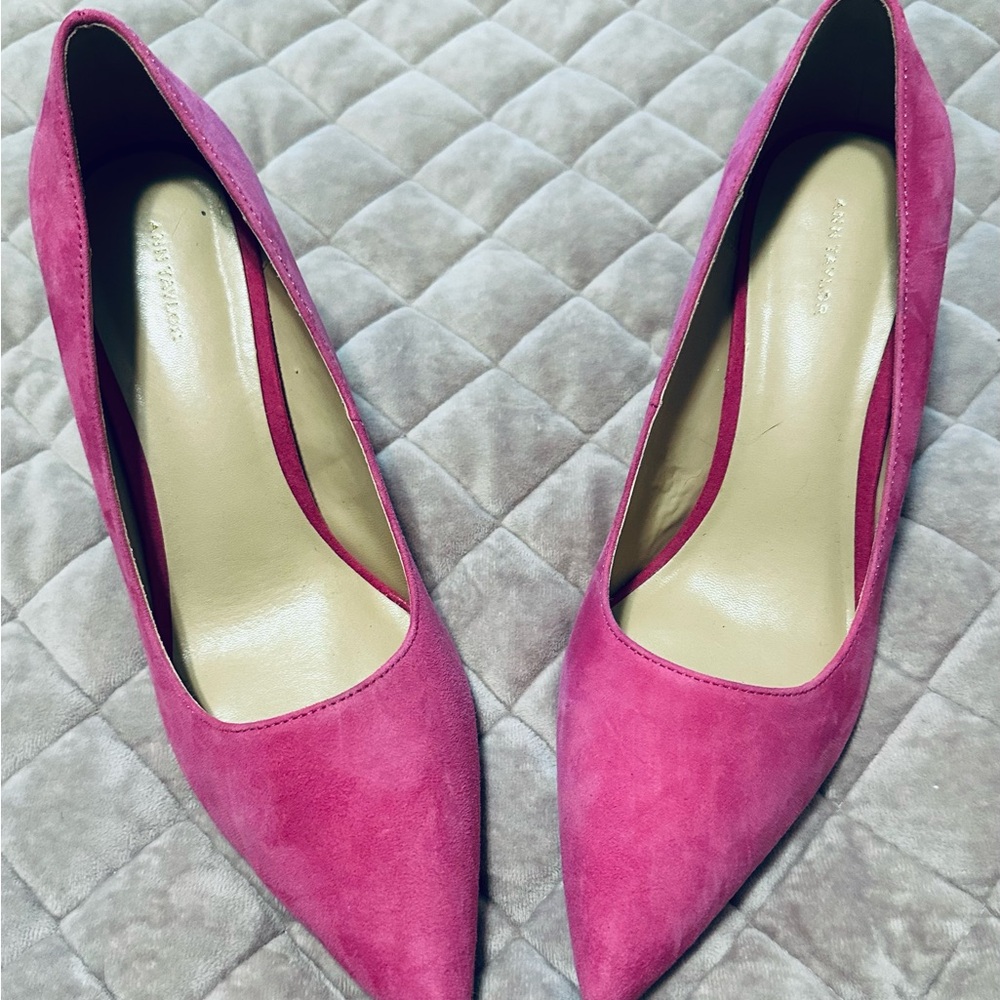 Ann Taylor Pink Suede Women's Pumps